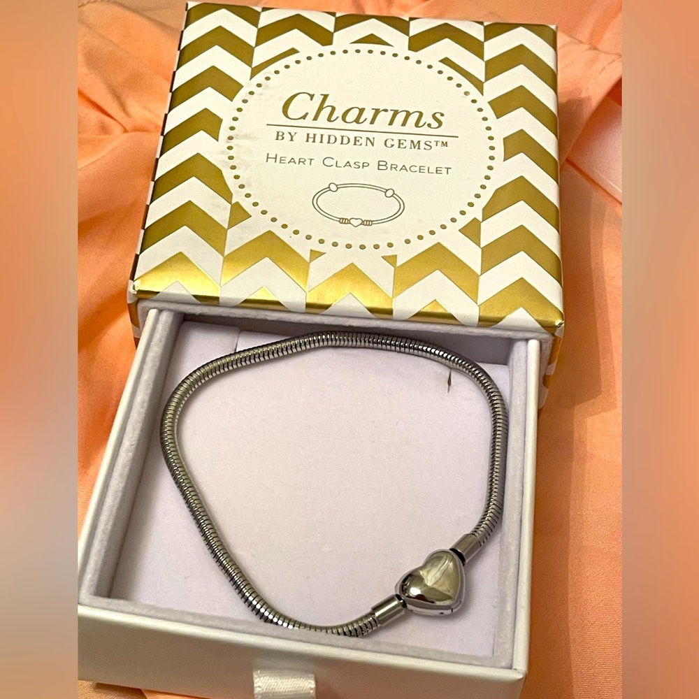 Charm bracelet from Hidden Gems ❤️